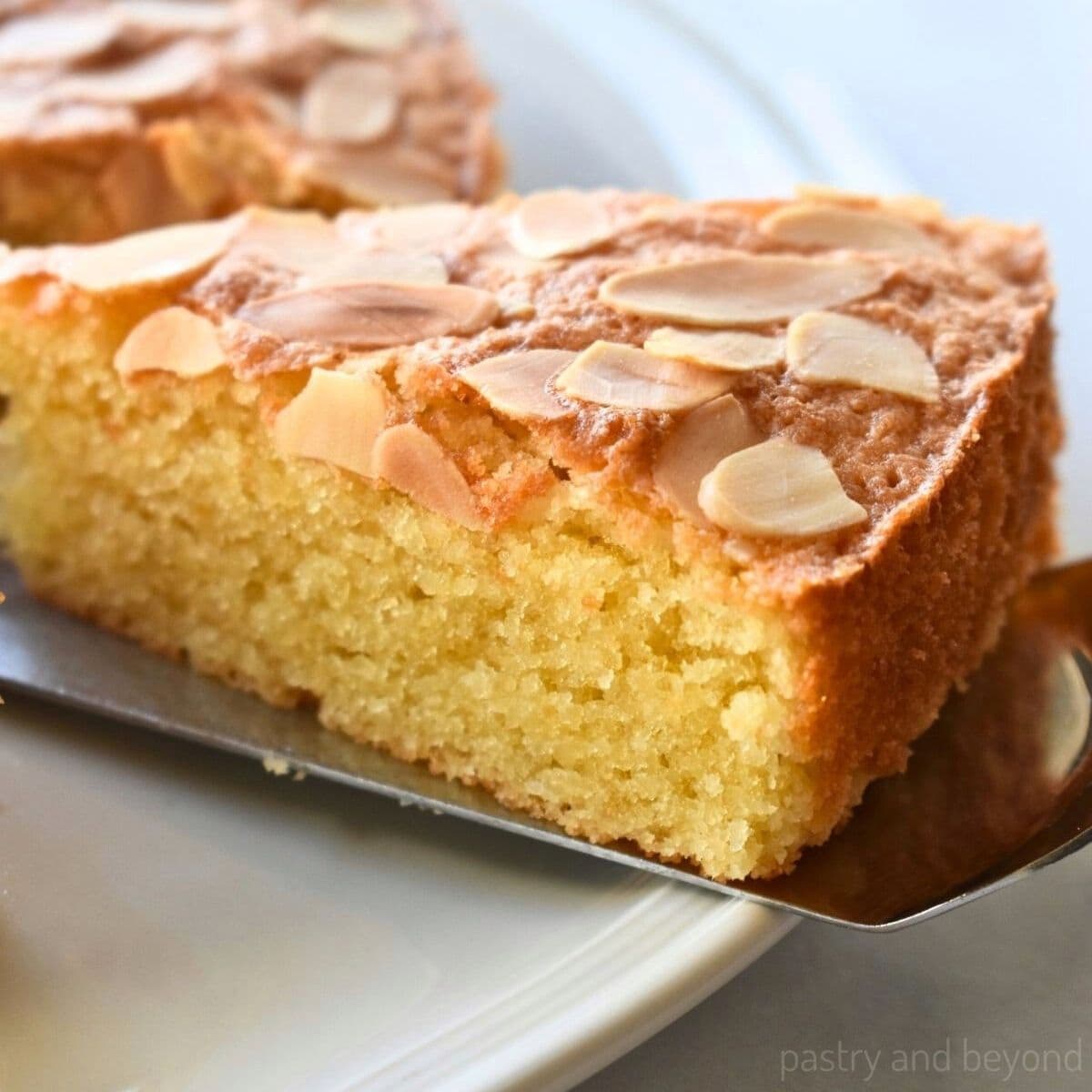 Easy Almond Cake: Your Go-To Dessert for Any Occasion